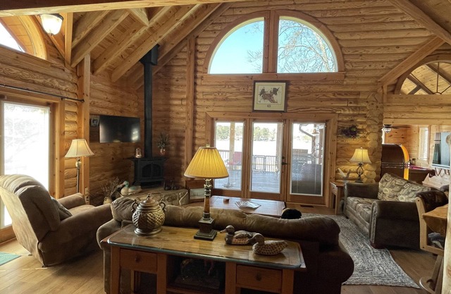 Beautiful Log Cabin on Lake Murray