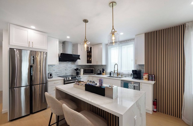 Beautiful Luxurious Coastal 4BR 2BA Home Near SF SFO