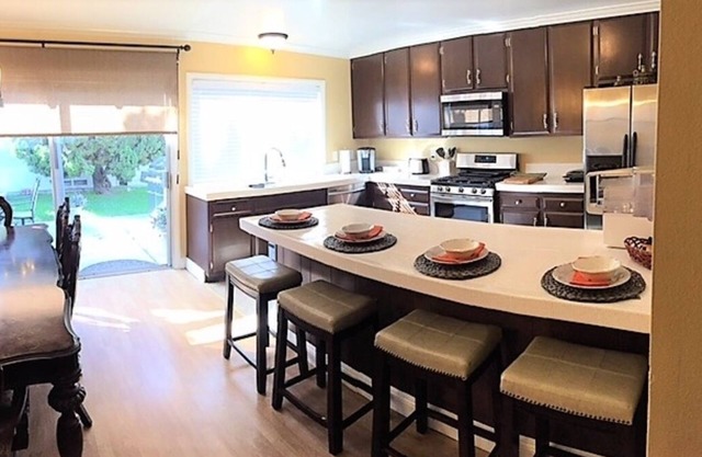 Beautiful Modern Abode next to Newport Beach