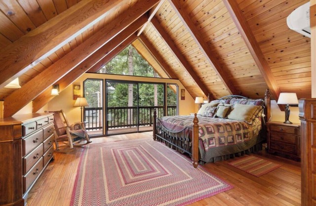 Beautiful Mountain Chalet- Sierra Tahoe Area
