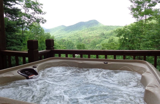 Beautiful Mountain Views Amid Wine Country-Hot Tub