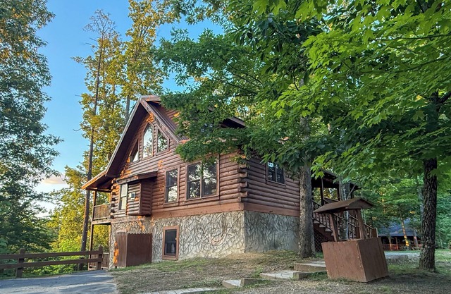 Beautiful Mtn View! Pool Table, Arcade Game, Hot Tub, Pool, Putt Putt & Fishing