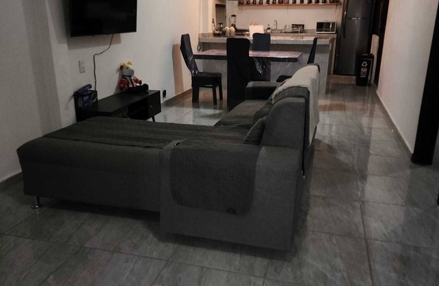 Beautiful apartment just 45 min away from the airport with private parking