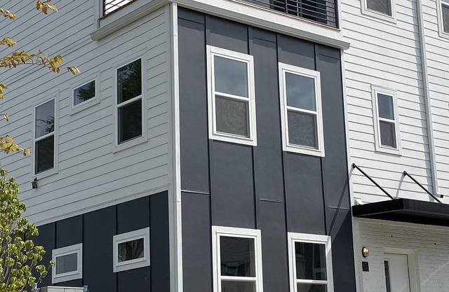 Beautiful Nashville Condo featuring Dolly Parton lounge!