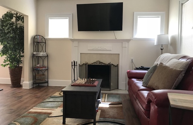 Beautiful! Near Microsoft Mt Pleasant Sleeps 8