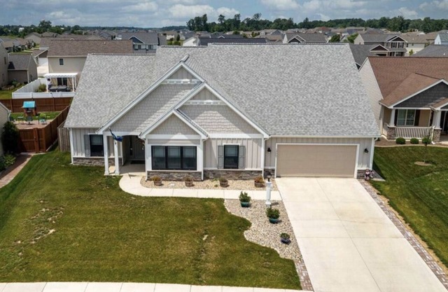 Beautiful New House in great Northern neighborhood- close to all!