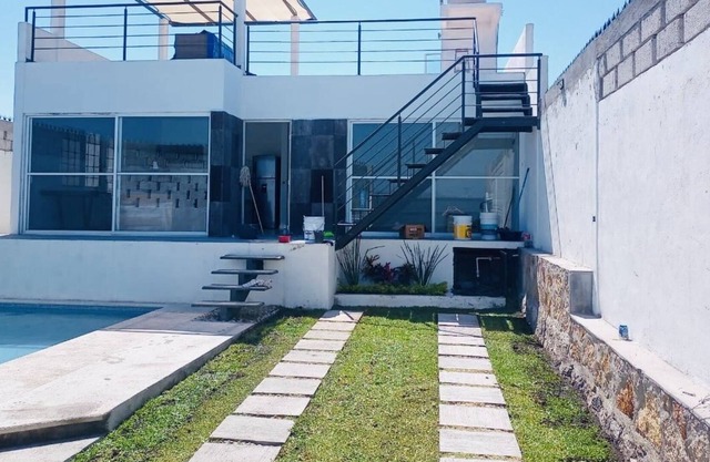 Beautiful new house with private pool and lake view