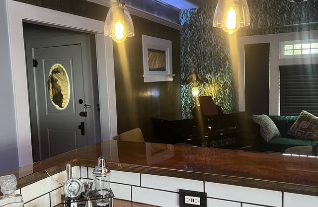 Beautiful new San Jose home, pool table, Near Downtown, parking!