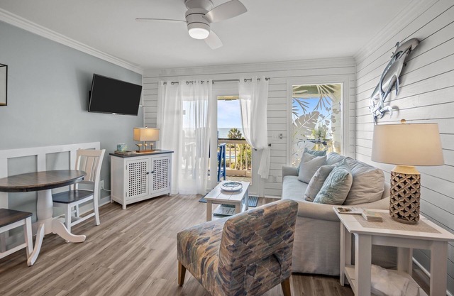 Beautiful Newly Renovated Condo with Exceptional Views!