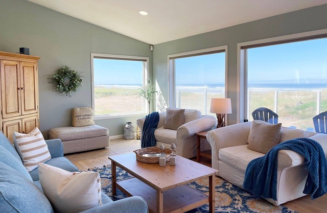 Beautiful Ocean Front Home! Sweeping Ocean Views!