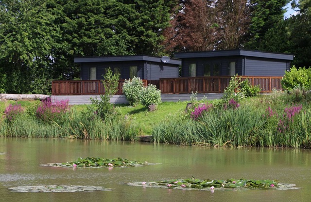 Beautiful open plan Lakeside Lodge in Shearsby