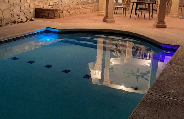 Beautiful pool and excellent location!