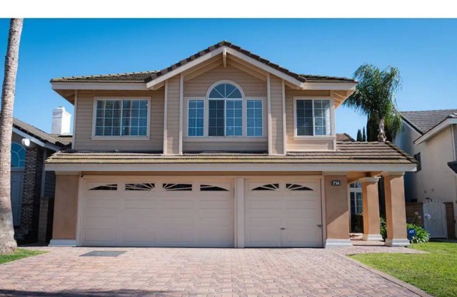 Beautiful Poolside Home 4 Bedrooms 2 Baths