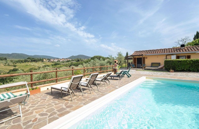 Beautiful private villa with private pool, hot tub, WIFI, TV, pets allowed and panoramic view