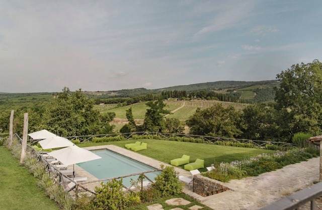 Beautiful private villa for 12 guests with WIFI, private pool, A/C, close to Greve In Chianti