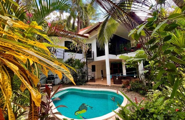Beautiful private villa w private pool