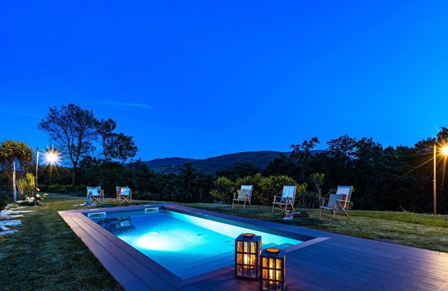 Beautiful private villa for 12 people with A/C, WIFI, private pool, TV and veranda