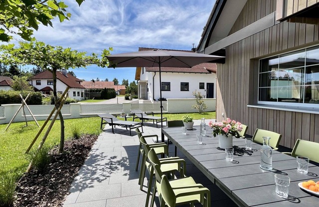 Beautiful private villa for 8 people with WIFI, TV, patio, pets allowed and parking