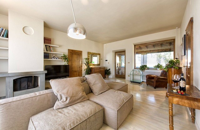 Beautiful private villa for 6 guests with A/C, hot tub, WIFI, TV, patio and panoramic view