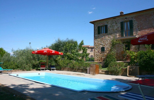 Beautiful private villa with private pool, WIFI, TV and balcony, close to Montepulciano