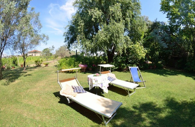 Beautiful private villa for 8 guests with WIFI, A/C, TV, patio, pets allowed and parking
