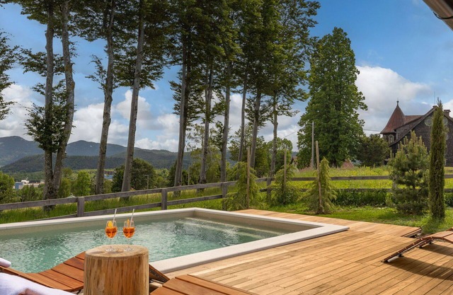 Beautiful private villa for 10 people with WIFI, private pool, hot tub, TV, terrace and pets all.