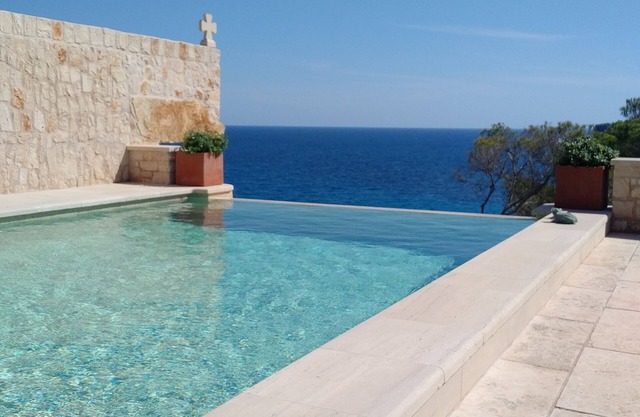 Beautiful property on a seaside estate, heated infinity pool, charm and privacy.