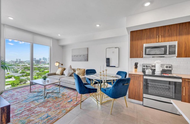 Beautiful Property with King Bed & Free Parking