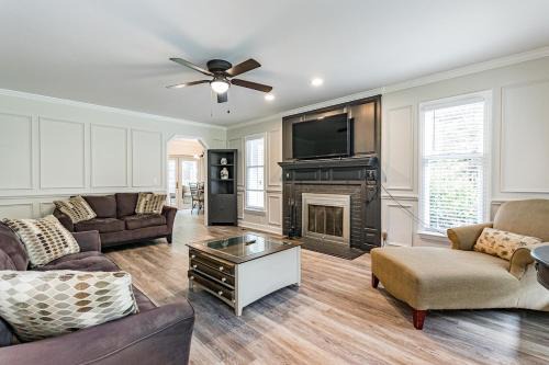 Beautiful recently updated 3bed and 2bath ranch