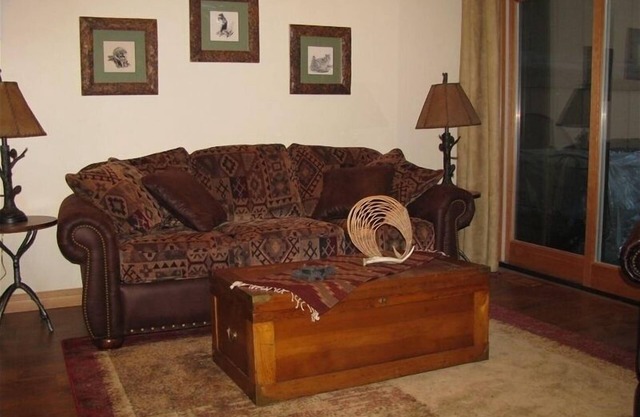 Beautiful Remodeled Condo - 10% off 7 days or more!