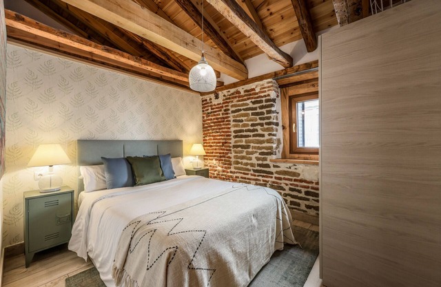 Beautiful Renovated apartment in the center 4
