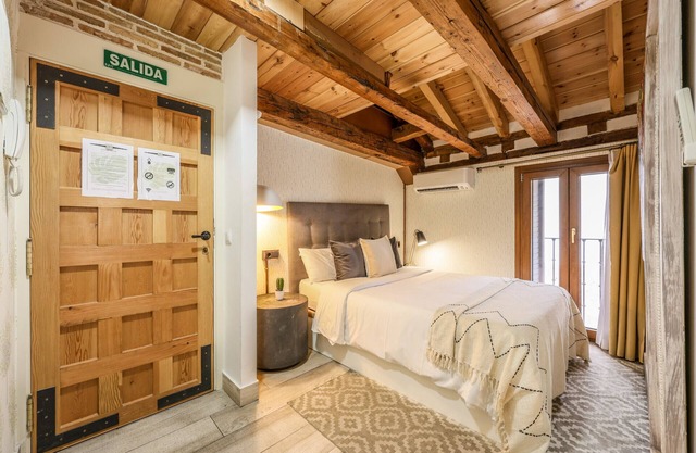 Beautiful Renovated Loft in the center 012
