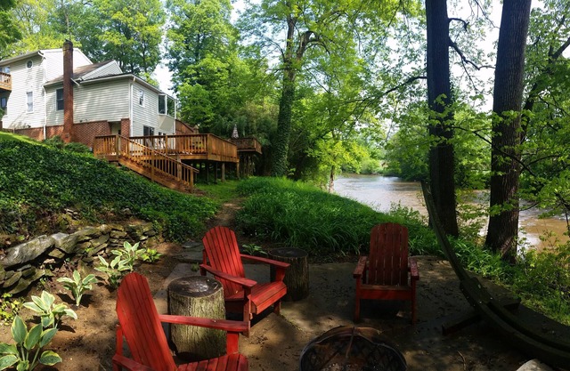 Beautiful riverfront home surrounded by Amish farms in Lancaster