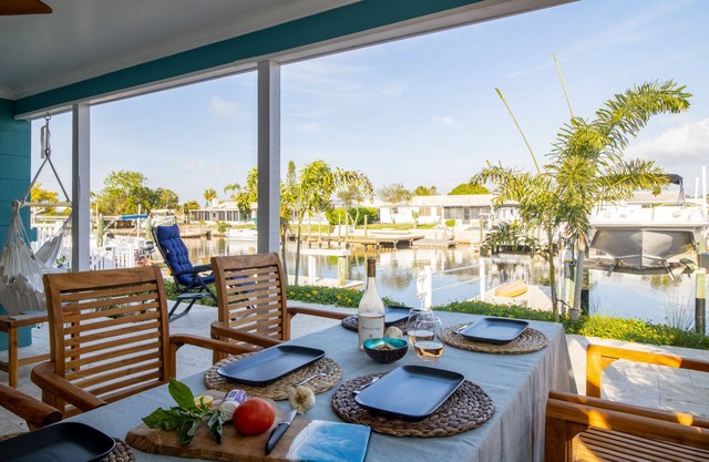 Beautiful Saltwater Canal Home at the Gulf of Mexico