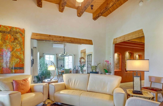 Beautiful Santa Fe Home in Peaceful Location