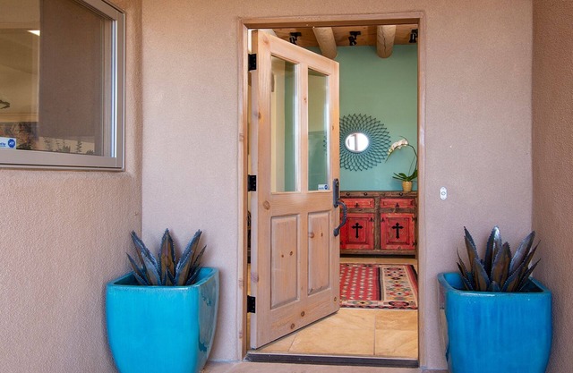 Beautiful Santa Fe Home ~ Breathtaking Views and Sunsets ~ 3.5 miles to plaza