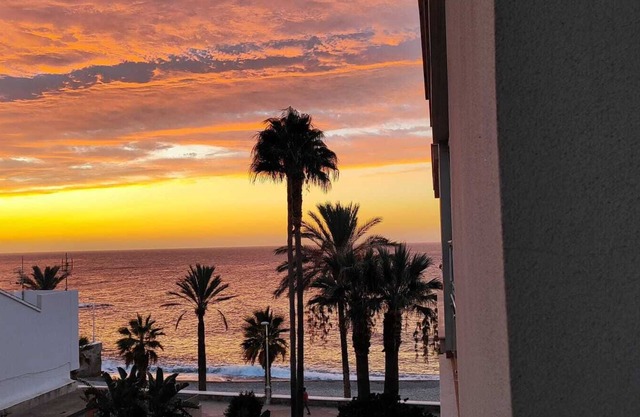 Beautiful sea views on the beachfront - private parking