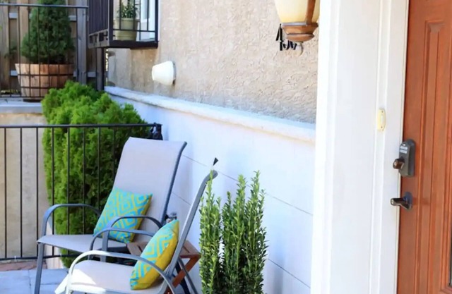 Beautiful Single Family Home in the Heart of Manayunk with Parking!