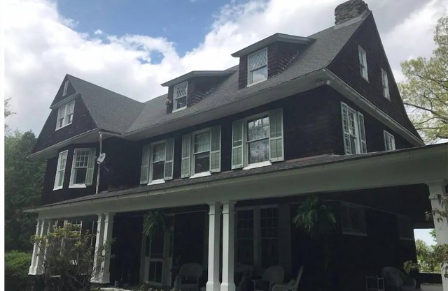 Beautiful, Spacious Historic Victorian Near Ski Liberty