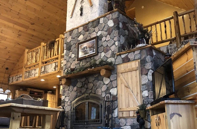 Beautiful spacious secluded log home located feet from ATV/snowmobile Trails