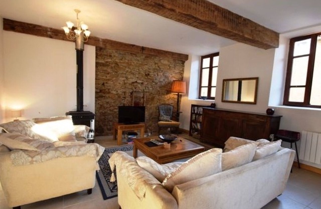 Beautiful, spacious, two-family stone house, 4.5 bathrooms, 4 double bedrooms