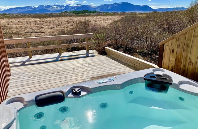 Beautiful, Stylish and Unique Cabin with Hot Tub close to Snæfellsjökull Glacier