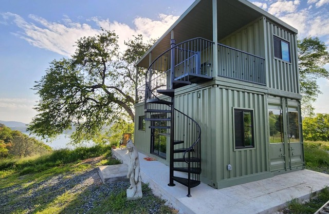Beautiful Tiny Home in lush vineyard setting