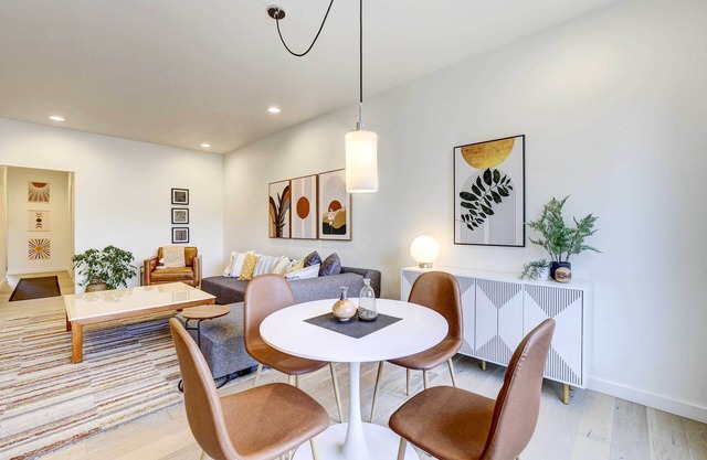 Beautiful Townhome - Steps to Downtown Boise!