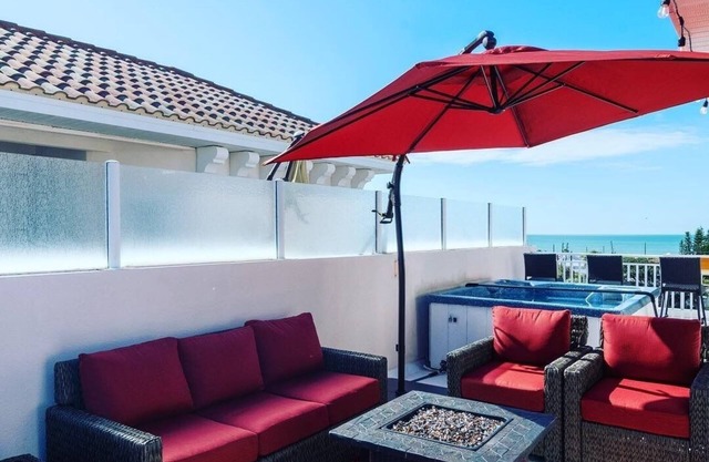 Beautiful Townhome with Private Rooftop
