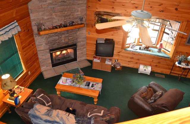 Beautiful Two Bed Two Bath Near Pigeon Forge