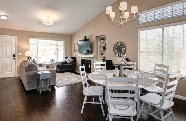 Beautiful Updated Home, Near Sacramento & Roseville