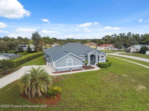 Beautiful vacation house on the hill