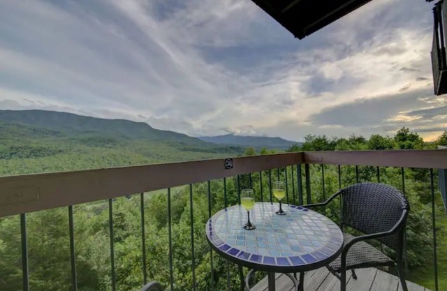 Beautiful views! Sleeps 2, Indoor Pool
