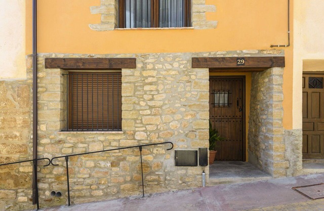 Beautiful villa for 2 people with WIFI, TV, balcony, pets allowed, panoramic view and parking